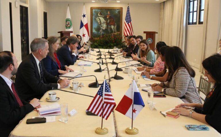 Telecomunicaciones y cadena de suministro, temas de la visita de EE. UU. a Panamá