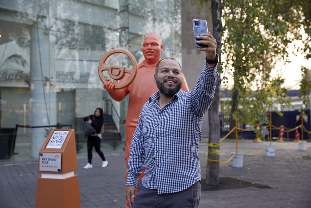 DiDi reconoce a conductores mexicanos con estatuas en la capital 1 dplnewsDiDiEstatua rp31102022
