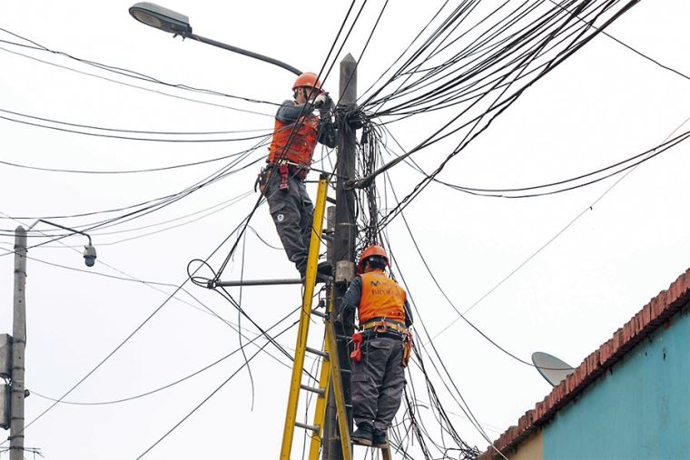 Cables en desuso en Perú deberán ser retirados en máximo dos años