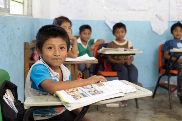 120 escuelas ya se benefician con Internet gratuito de Claro en Colombia
