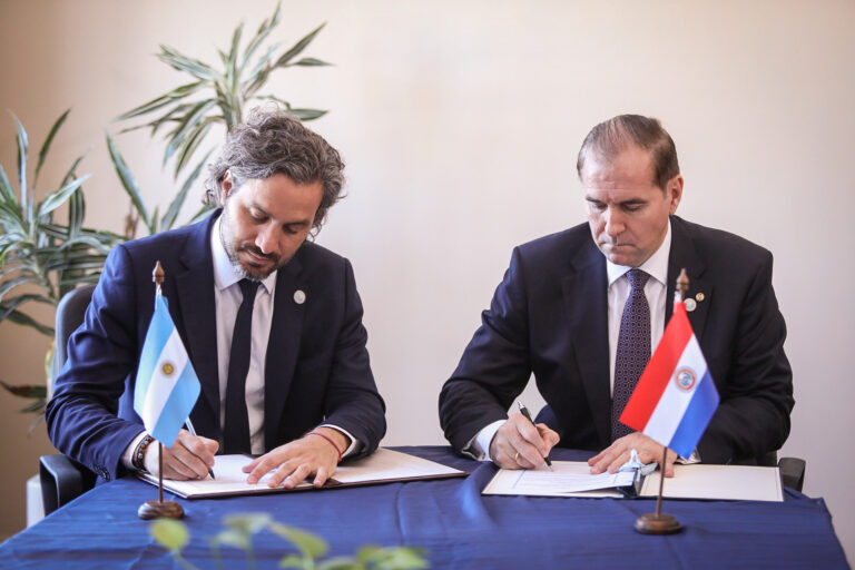 Argentina y Paraguay acuerdan la interconexión de sus redes de fibra óptica
