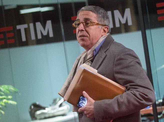 CEO de Vivendi renuncia a su puesto en el consejo de Grupo TIM - DPL News
