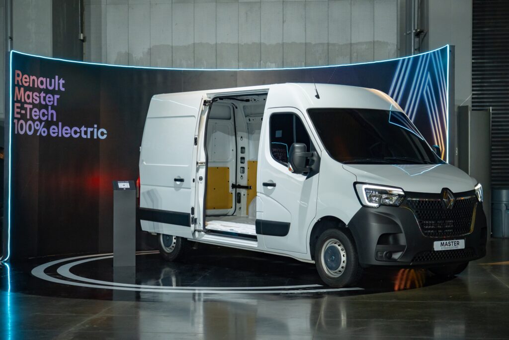 Renault lanza en Colombia cuatro nuevos modelos 100% eléctricos 2 dplnews vehiculo electrico master renault sd 200623