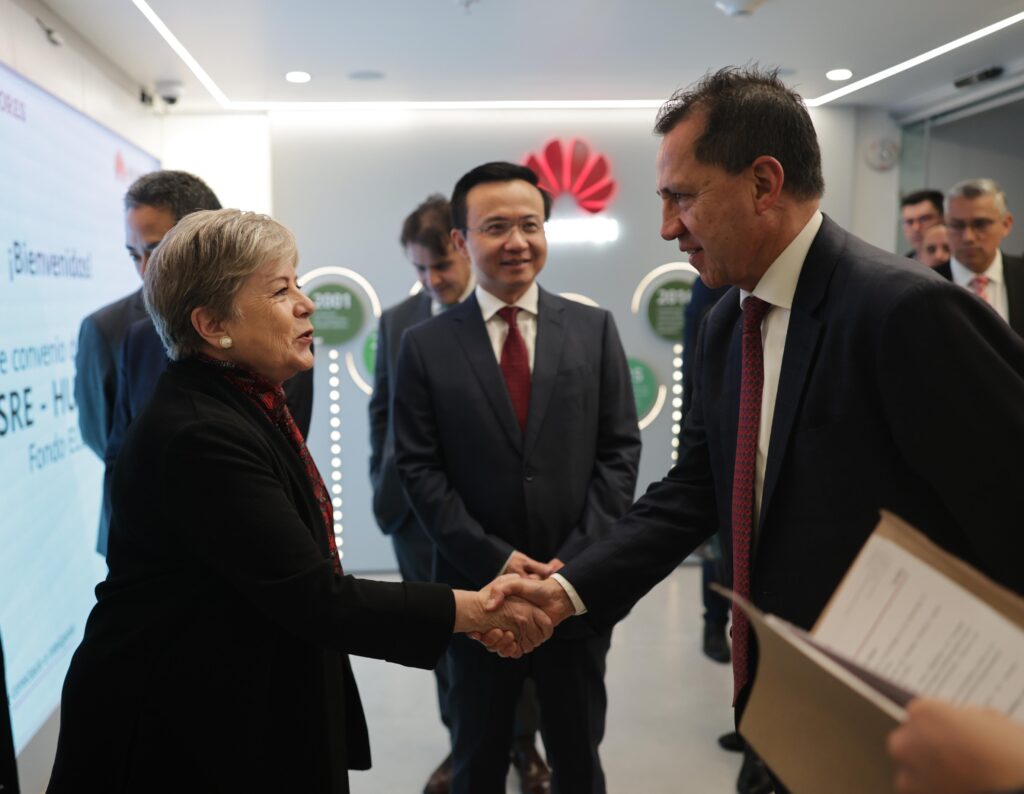 Huawei brindará dispositivos y capacitación digital a emprendedoras de pueblos indígenas 1 dplnews Huawei SRE mc15724