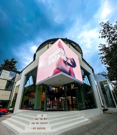 LEDEC: los mexicanos que triunfan en América Latina con su tecnología LED de vanguardia 2 dplnews ledec adidas mc19724