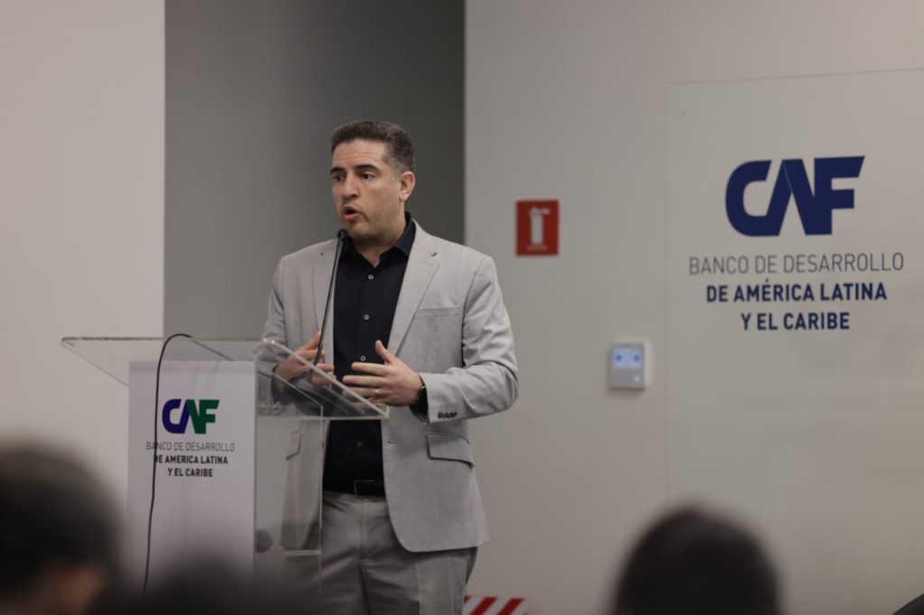 Paraguay | El ministro Villate participó en el primer encuentro anual de la Sociedad Paraguaya de Inteligencia Artificial 1 dplnews gustavo villate CAF 25112024