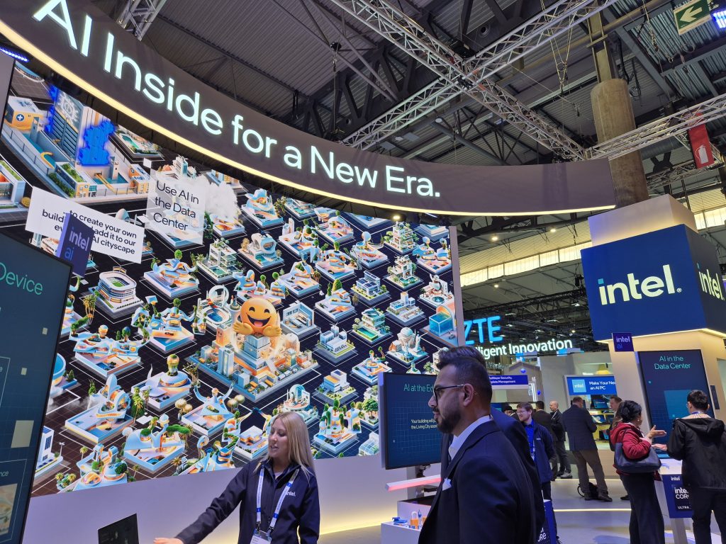 Intel renueva línea de PCs con IA, con nueva funcionalidad para transparentar cadena de suministro 1 dplnews intel mwc mc60325