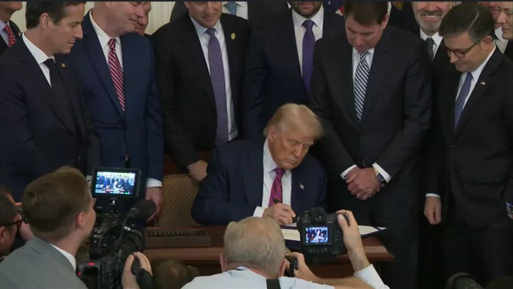 dplnewsTrumpsignsGENIUSAct rp18072025