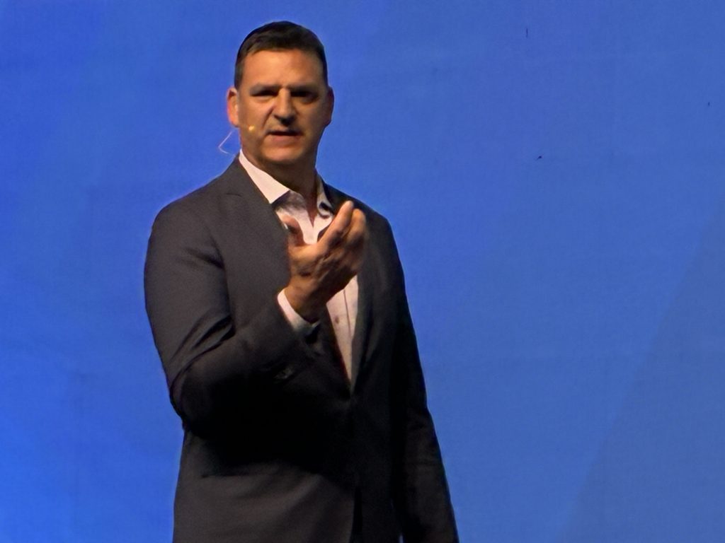 Servicenow proyecta 22 billones de impacto de la IA, plataformas unificadas y agentes en los flujos de trabajo 1 dplnews jeff margolese jb031025