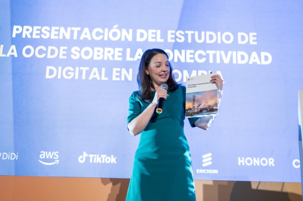 dplnews Alexia Gonzalez Fanfalone mc10426