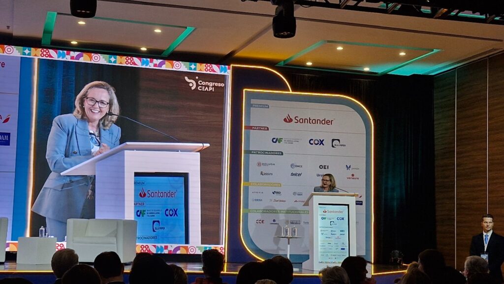 CAF propone convertir la transición energética y digital en motores de integración para América Latina 1 image 43